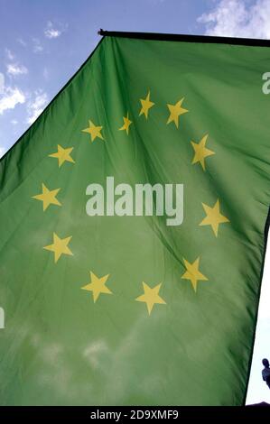 Grüne Fraktion im europarat, grüne europaflagge mit Sternen Stockfoto