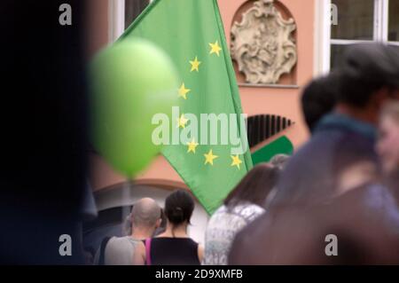 Grüne Fraktion im europarat, grüne europaflagge mit Sternen Stockfoto