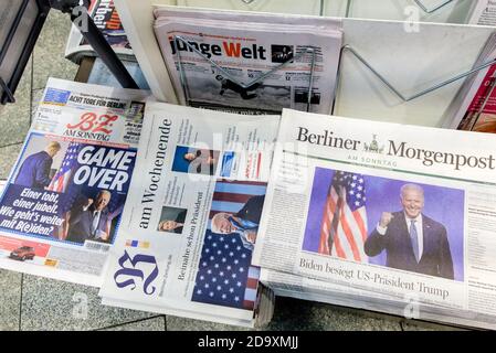 Berlin, Deutschland. November 2020. Deutschland, Berlin, 08. November 2020: Zeitungscover berichtet über den Sieg des designierten Präsidenten JOE BIDEN bei den US-Präsidentschaftswahlen am Tag nach BIDEN 270 Stimmen im US Electoral College. (Foto: Jan Scheunert/Sipa USA) Quelle: SIPA USA/Alamy Live News Stockfoto