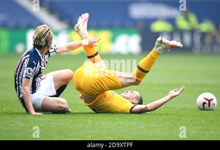 West Bromwich Albion's Conor Gallagher (links) tagt Tottenham Hotspur's Gareth Bale während des Premier League Spiels in den Hawthorns, West Bromwich. Stockfoto