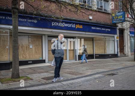 Boarding Up Poundworld Plus zeigt Anzeichen für eine Retail-Rezession in den britischen High Streets, Gravesend, Northwest Kent, England, Großbritannien Stockfoto
