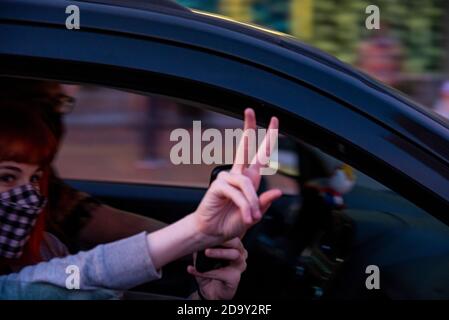 Mainers feiern Joe Bidens Sieg der 2020 Vereinigten Staaten Präsidentschaftswahl in der Innenstadt von Portland Stockfoto