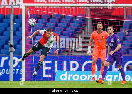 ROTTERDAM - 08-11-2020, Feijenoord Stadion de Kuip, Niederländische eredivisie Fußballsaison 2020/2021, Feyenoord - Groningen, Feyenoord Spieler Marcos Senesi Credit: Pro Shots/Alamy Live News Stockfoto