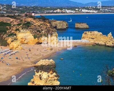 Die Schönheit von Portugal-Luftaufnahme von Praia dona Ana bei Die Algarve Küste von Lagos Stockfoto