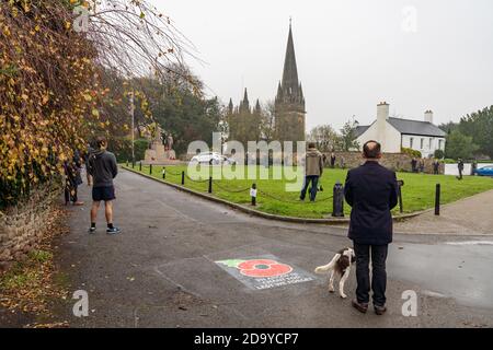 Cardiff, Wales. November 2020. Gedenksonntag, sozial distanzierte Gedenksonntag Gedenkfeiern in Llandaf Cathedral Green, Cardiff, Wales, Großbritannien. Credit Haydn Denman/Alamy Live News Stockfoto