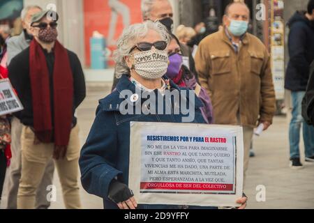 Madrid, Spanien. November 2020. Rastro-Arbeiter demonstrieren gegen die Regierung von Jose Luis Rodriguez Almeida, um die Wiedereröffnung von 50% ihrer Geschäfte zu fordern, weil sie riskieren, dass die historischen Verkäufer aufgrund der Krise verschwinden. (Foto von Alberto Sibaja/Pacific Press) Quelle: Pacific Press Media Production Corp./Alamy Live News Stockfoto