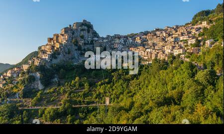 Cervara di Roma am späten Nachmittag, schönes Dorf in der Provinz Rom, Latium, Italien. Stockfoto