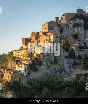 Cervara di Roma am späten Nachmittag, schönes Dorf in der Provinz Rom, Latium, Italien. Stockfoto