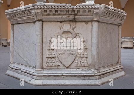 Tarquinia, Italien - 2. November 2017: Das Museo Archeologico Nazionale Tarquiniense (Nationalmuseum Tarquinia) ist eine beliebte Touristenattraktion in Tarq Stockfoto