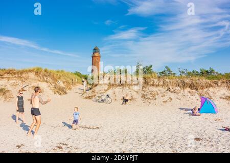 Vorpommersche Boddenlandschaft, Vorpommern Lagunengebiet Nationalpark: Leuchtturm am Darßer Ort, Strand, Ostsee, Darß (Darss) Penins Stockfoto