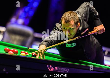 MILTON KEYNES, GROSSBRITANNIEN. November 2020. Mark Allen in Aktion während des 2020 888Sport Champion of Champions Snooker Final in der Marshall Arena am Sonntag, 08. November 2020 in MILTON KEYNES, ENGLAND. Kredit: Taka G Wu/Alamy Live Nachrichten Stockfoto