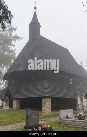 UNESCO-Denkmal Allerheiligen Kirche in Tvrdosin, Slowakei Stockfoto