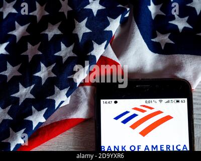 In dieser Abbildung ist ein Bank of America Logo auf einem Smartphone zu sehen. Stockfoto