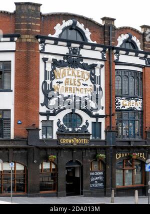 The Crown Hotel - Public House - Lime Street, Liverpool, Merseyside, England, Großbritannien. Stockfoto