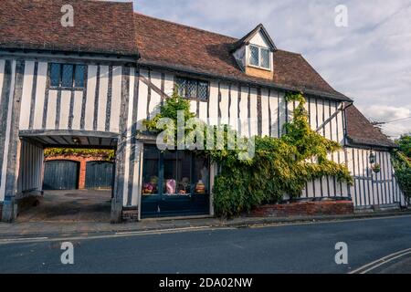 Altes Fachwerkgebäude in Clare, einer Marktstadt in Suffolk, England, Stockfoto