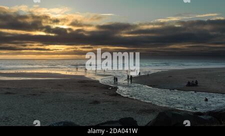 Lincoln City, Oregon, USA - 1. Juli 2018: D River Beach in Lincoln City Oregon, der kürzeste Fluss der Welt, der in den Ozean fließt. Stockfoto