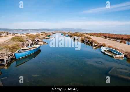 Verlassene Flussanlegestelle, Ebro Delta, Katalonien, Spanien Stockfoto