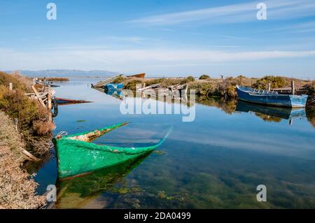 Verlassene Flussanlegestelle, Ebro Delta, Katalonien, Spanien Stockfoto