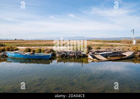 Verlassene Flussanlegestelle, Ebro Delta, Katalonien, Spanien Stockfoto