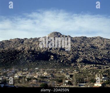 VISTA DE LA PEDRIZA 'EL YELMO' DESDE EL CASTILLO. Lage: PEDRIZA, LA. MANZANARES EL REAL. MADRID. SPANIEN. Stockfoto