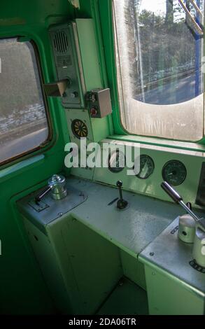 In der Kabine der erhaltenen elektrischen 3cig mehrere Einheit in Brokenhurst Station, Hampshire, Großbritannien Stockfoto