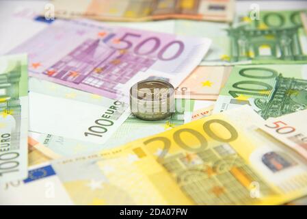 Euro-Banknoten und-Münzen Stockfoto