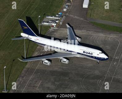 Luftaufnahme der Boeing 747-400 Jumbo Jets von British Airways am Flughafen Cardiff, bevor sie ihren letzten Flug zur Trennung antreten. Stockfoto