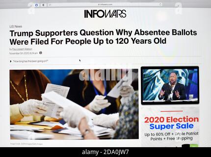 Ein Computer-Screenshot der InfoWars, eine Pro-Trump-amerikanische rechtsextreme Verschwörungstheorie und Fake News-Website von Alex Jones. Stockfoto