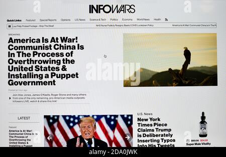 Ein Computer-Screenshot der InfoWars, eine Pro-Trump-amerikanische rechtsextreme Verschwörungstheorie und Fake News-Website von Alex Jones. Stockfoto
