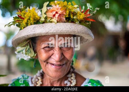 Bildnis einer alten Frau in Huahine, Gesellschaftsinseln, Französisch-Polynesien, Südsee. Stockfoto