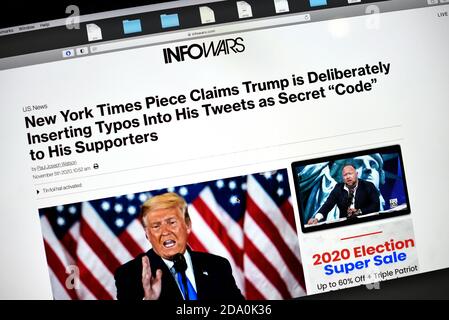 Ein Computer-Screenshot der InfoWars, eine Pro-Trump-amerikanische rechtsextreme Verschwörungstheorie und Fake News-Website von Alex Jones. Stockfoto
