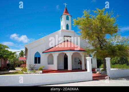 Erste Kirche in Fakarava, Tuamotus Archipel Französisch-Polynesien, Tuamotu-Inseln, Süd-Pazifik. Stockfoto