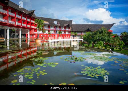 Sonnenuntergang im Le Meridien Hotel auf der Insel Tahiti, Französisch Polynesien, Tahiti Nui, Gesellschaftsinseln, Französisch Polynesien, Südpazifik. Stockfoto