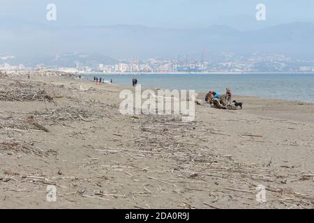 Strand an der Mündung des Guadalhorce Flusses, Málaga, Andalusien, Spanien. Stockfoto