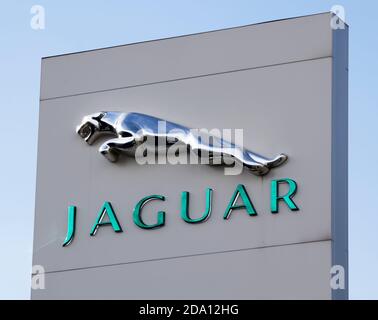 NÜRNBERG, DEUTSCHLAND : Jaguar Firmenlogo. Jaguar Land Rover ist ein britischer multinationaler Automobilhersteller mit Sitz in Coventry, England. Stockfoto