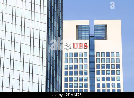 FRANKFURT, DEUTSCHLAND : UBS-Gebäude am Main in Frankfurt, Deutschland. Die UBS AG ist ein Schweizer globales Finanzdienstleistungsunternehmen Stockfoto