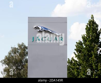 NÜRNBERG, DEUTSCHLAND : Jaguar Firmenlogo. Jaguar Land Rover ist ein britischer multinationaler Automobilhersteller mit Sitz in Coventry, England. Stockfoto