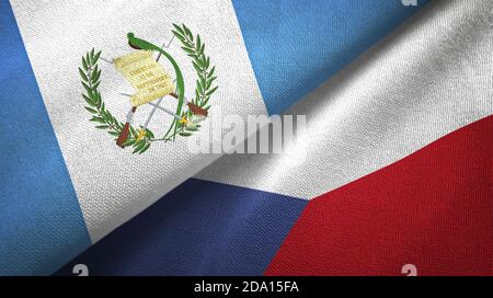 Guatemala und Tschechische Republik zwei Flaggen Textiltuch, Stoff Textur Stockfoto