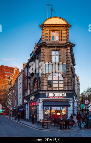 Old Compton Street Moor St Soho-Slim Hühner Restaurant in London - Slim Hühner ist eine amerikanische Fried Chicken Restaurant mit Verzweigungen in Großbritannien. Stockfoto