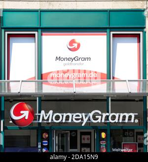 Moneygram Money Gram Senden Form Geldtransfer Betrug Betrug Betrug Scamming Ausgeschnittenen Ausschnitt Weissen Hintergrund Isoliert Stockfotografie Alamy