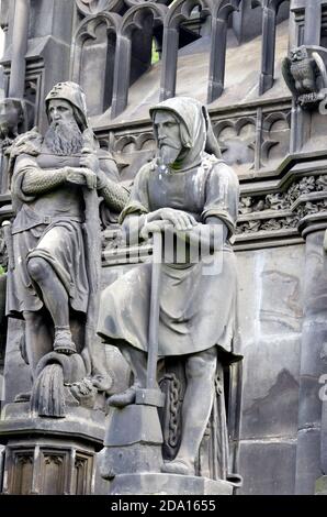 Detail des Kranner Brunnens ist ein neugotisches Denkmal an der Moldau am Ufer der Smetana. Prag, Tschechische Republik. Stockfoto