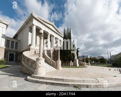 Nationalbibliothek von Athen, ein architektonisches Meisterwerk, das Ende des 19. Jahrhunderts von den Architekten Ernst Ziller und Theo Hansen erbaut wurde. Stockfoto