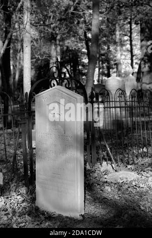 Grabmaler in Old Christ Church, Laurel, DE. Schwarz-Weiß. Stockfoto