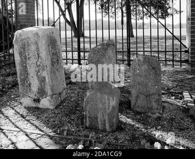 Mason Dixon Line Mittelmarker und Marker aus zwei früheren Versuchen zur Abgrenzung der Eigenschaften von William Penn und Lord Calvert in 1764. B&W. Stockfoto