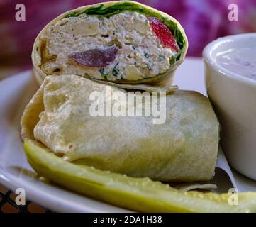 Hähnchensalat Wrap Stockfoto