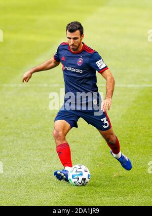 Chicago, USA, 08. November 2020. Major League Soccer (MLS) der Verteidiger des Chicago Fire FC Jonathan Bornstein (3) spielt den Ball gegen den New York City FC im Soldier Field in Chicago, IL, USA. New York gewann 4:3. Kredit: Tony Gadomski / Alle Sport Imaging / Alamy Live Nachrichten Stockfoto