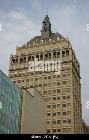 ROCHESTER, NY –17 Okt 2020- Blick auf das Wahrzeichen des Kodak Tower Gebäudes in der High Falls Gegend in der Innenstadt von Rochester, New York, USA. Stockfoto