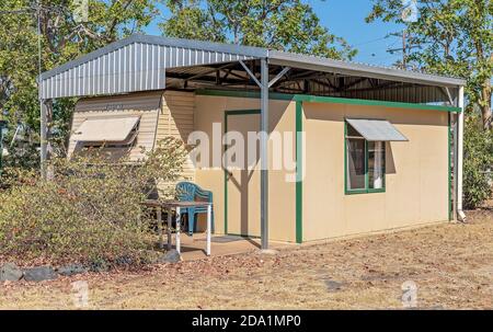 Capella, Queensland, Australien - Oktober 2019: Unterkunft in einer Hütte im Capella Van Park Stockfoto