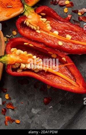 Paprika und Gewürze auf der Pfanne Stockfoto