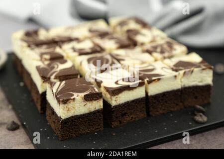 Käsekuchen wirbeln Brownie Stockfoto